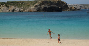 Mejores playas de Menorca para ir con niños | Millors platges de Menorca per anar amb nens